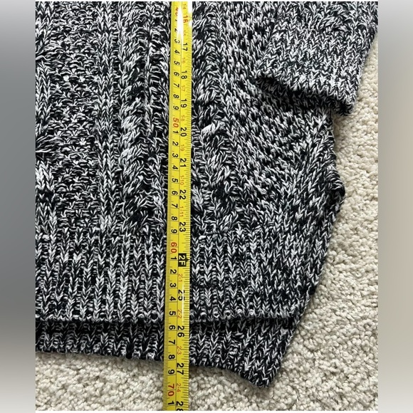 Express Women’s Round Neck Chunky Cable Knit Oversized Sweater Black & White XS - Picture 8 of 12